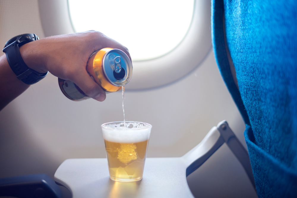 Na ktorých palubách si drink nedáš? Tieto aerolinky nepodávajú alkohol