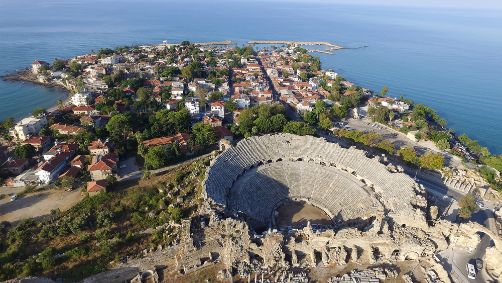 Ruins,Of,The,Ancient,City,Of,Side,And,The,Amphitheatre PONUKA DŇA: Turecko s letenkami, 5* adults only hotelom a all inclusive+ za 428€