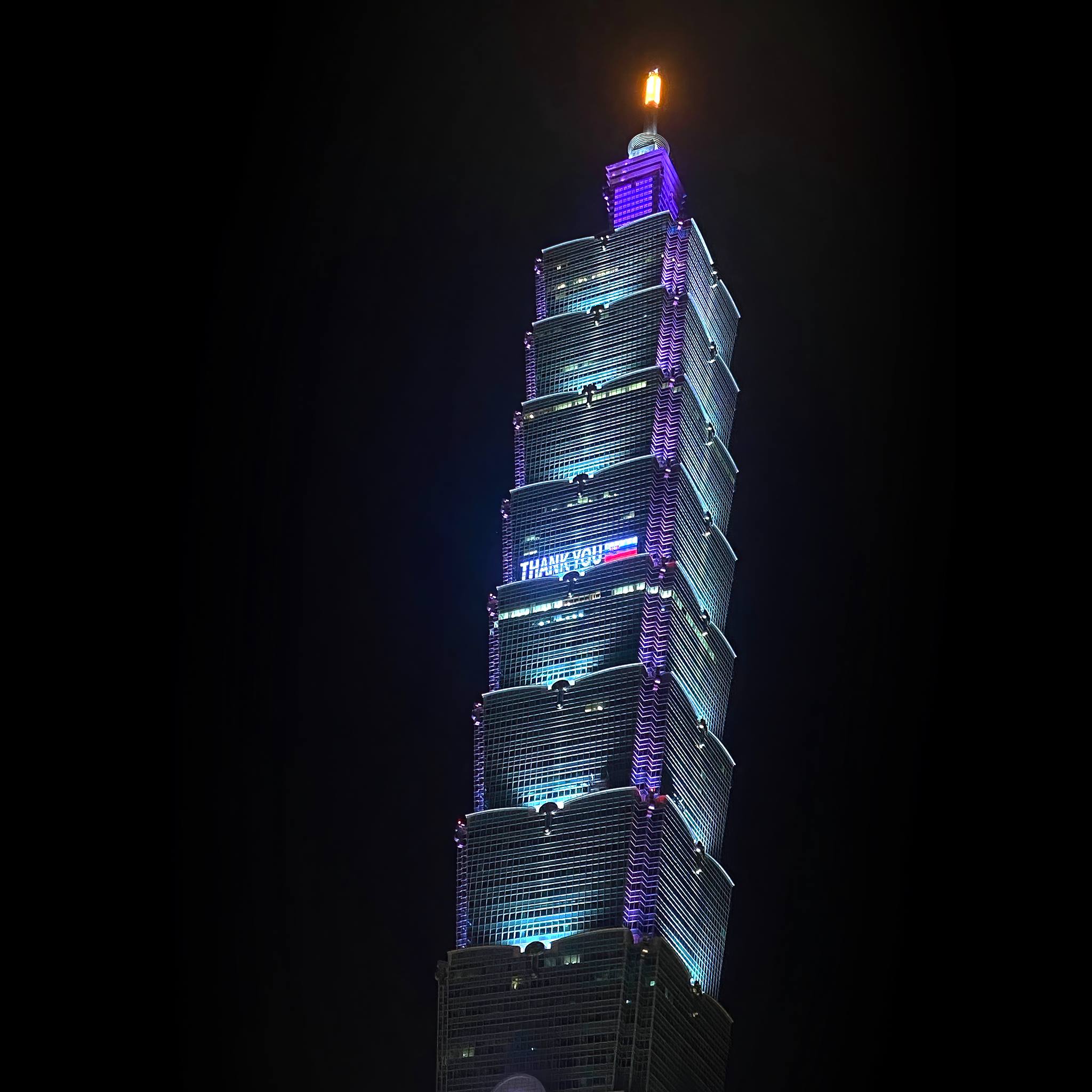 Na taiwanský mrakodrap Taipei 101 v sobotu večer nasvietili slovenskú vlajku
