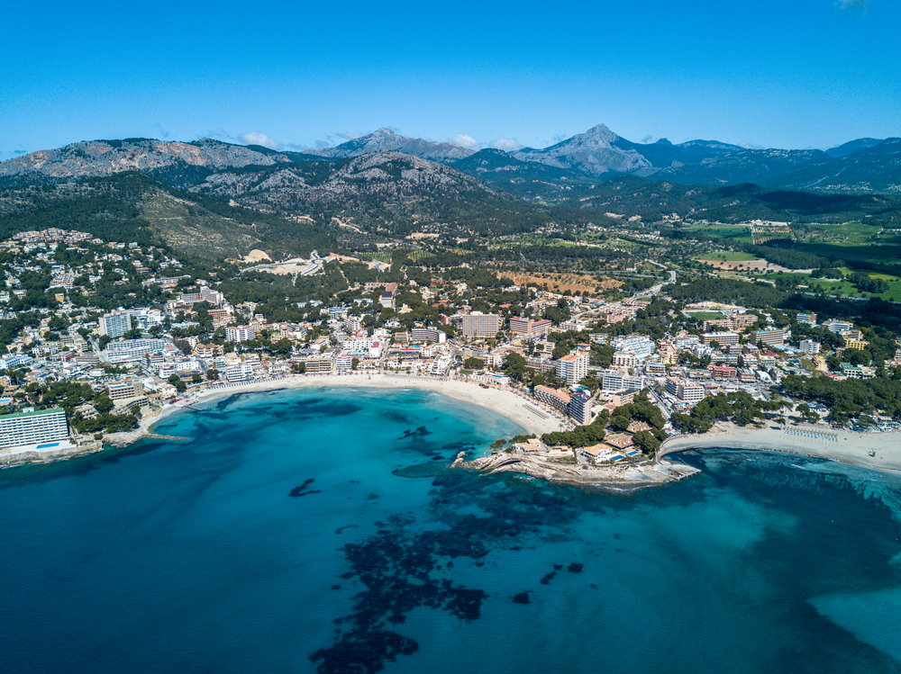 Paguera,Beaches,-,Calviá,-,Mallorca PECKA MESIACA: Malorka s letenkami, 3*hotelom a polpenziou od 269€. Prečo práve dovolenka v Paguere?