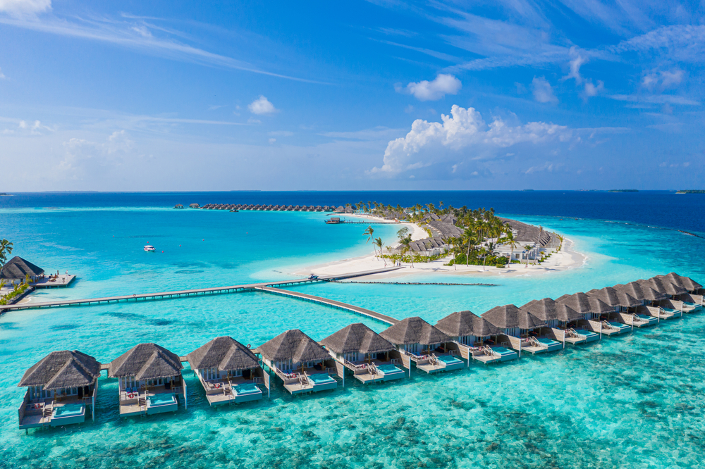 Maldives,Paradise,Scenery.,Tropical,Aerial,Landscape,,Seascape,With,Long,Jetty, So službou FLEX zrušíte svoj pobyt bez udania dôvodu 14 dní pred odletom