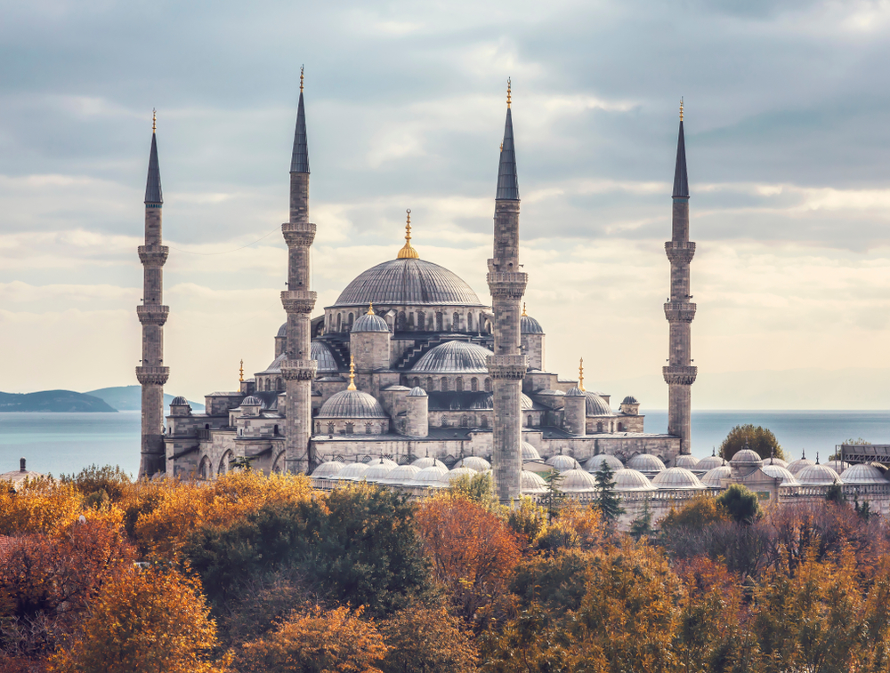In,Fall,The,Sultan,Ahmet,Mosque,(blue,Mosque),-,A PONUKA DŇA: Istanbul s letenkami, 4*hotelom v centre a raňajkami za 284€