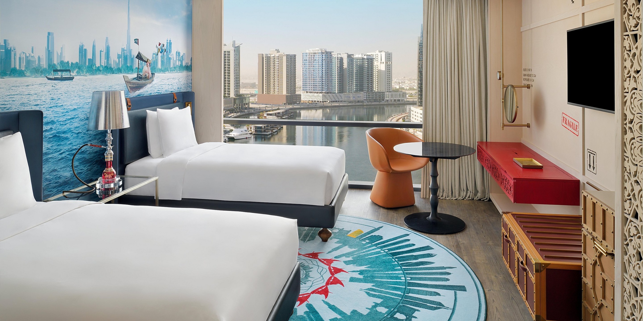 hotel-indigo-dubai-6633381480-2x1 Hotel Indigo v Dubaji – jedinečný 5* artsy hotel za peckové ceny