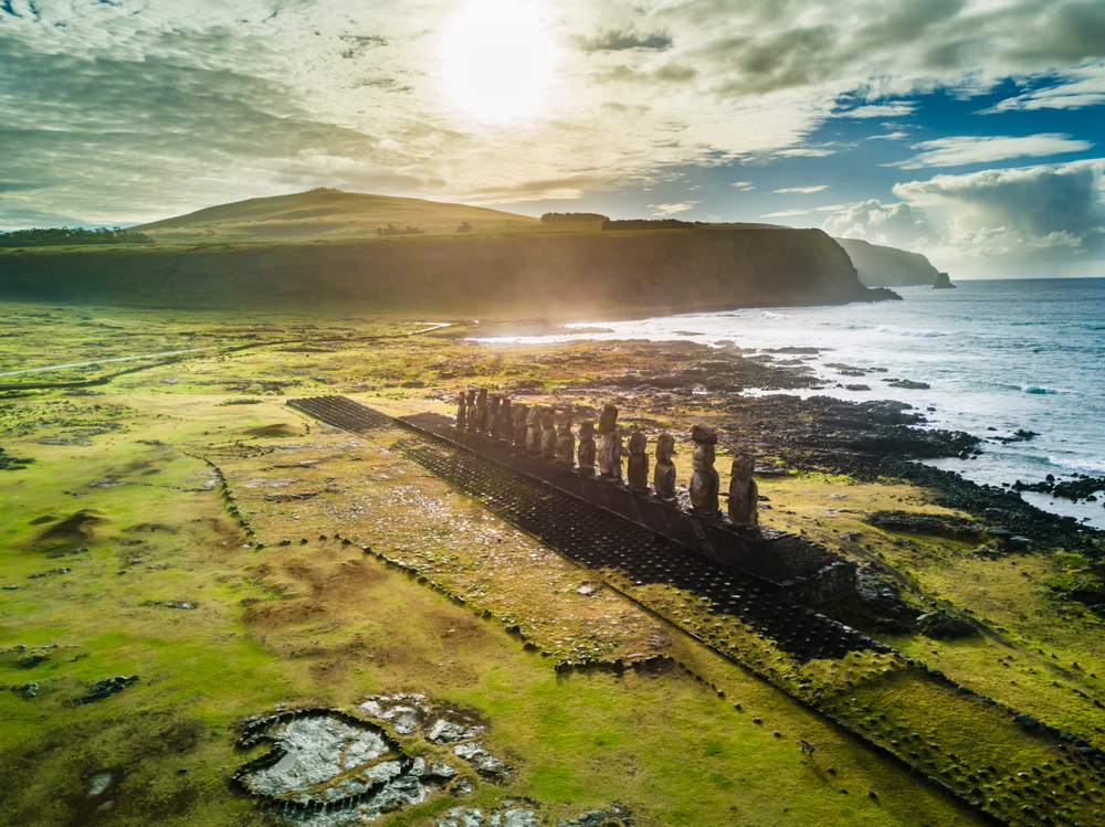 An,Aerial,View,Over,Ahu,Tongariki,,The,Most,Amazing,Ahu velkonocny ostrov