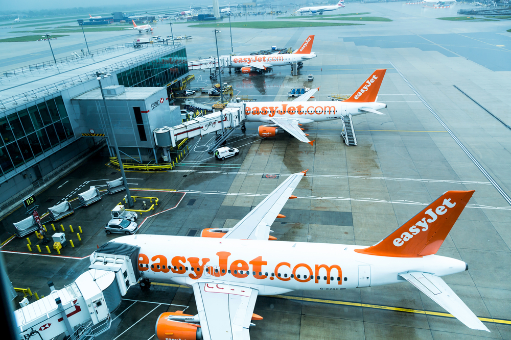 Gatwick,,Uk,-,May,14:,View,From,The,Terminal,To Bizarný nápis na londýnskom letisku Gatwick šokoval cestujúcich