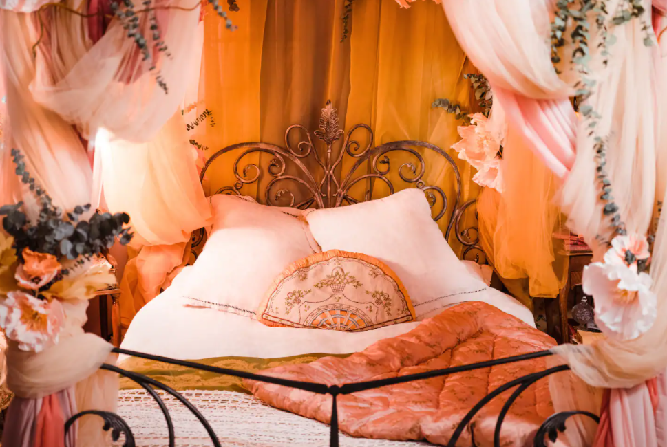 moulin rouge airbnb