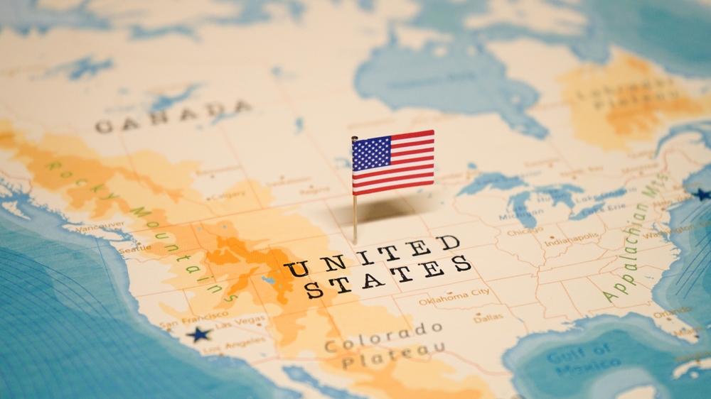 The,Flag,Of,United,States,On,The,World,Map. ESTA povolenie na vstup do USA zdražie. Bude stáť 40 dolárov