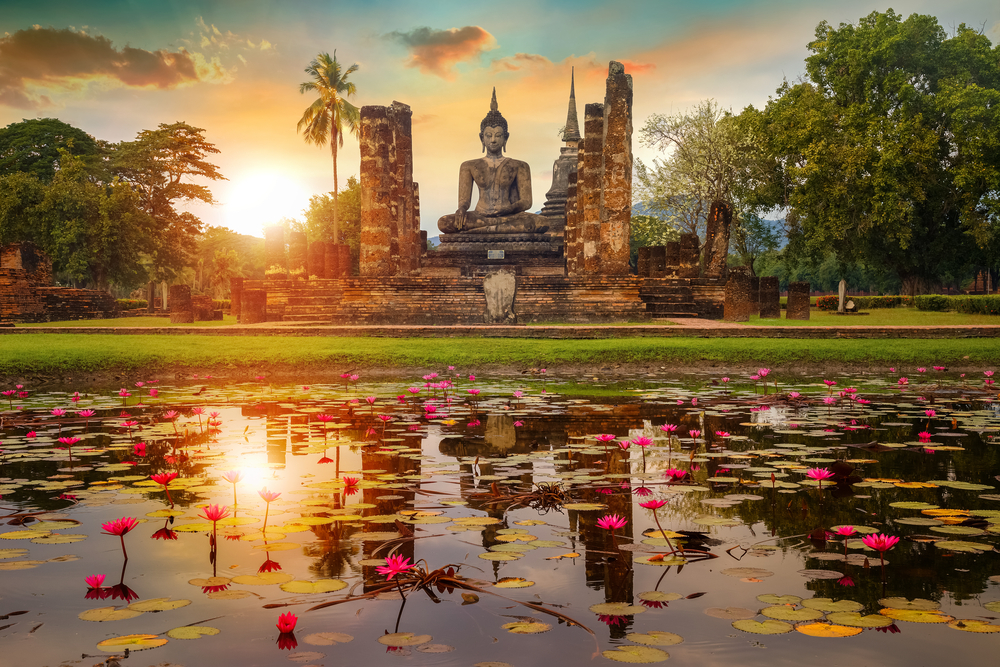 Wat,Mahathat,Temple,In,The,Precinct,Of,Sukhothai,Historical,Park, thajsko