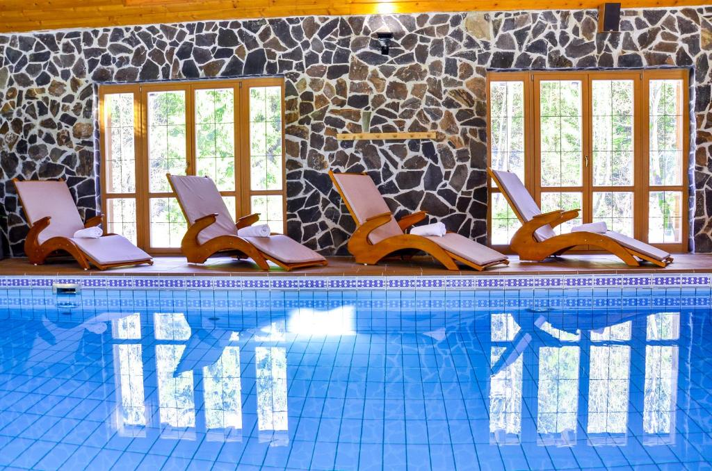 93185579 PECKA DŇA: 4* Hotel Liptovský Dvor s raňajkami a neobmedzeným wellnessom od 209€!