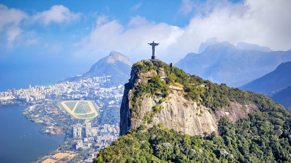 Aerial,View,Of,Rio,De,Janeiro,City,Skyline,In,Brazil Rio de Janeiro s letenkami a 3* hotelom pri pláži Flamengo od 979€