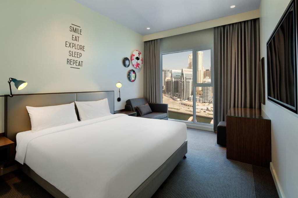 rove dubai marina izba