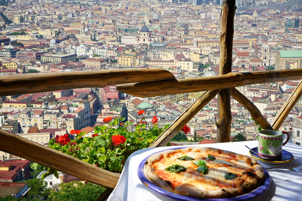 Pizzeria,With,City,Of,Naples,View pizza neapol