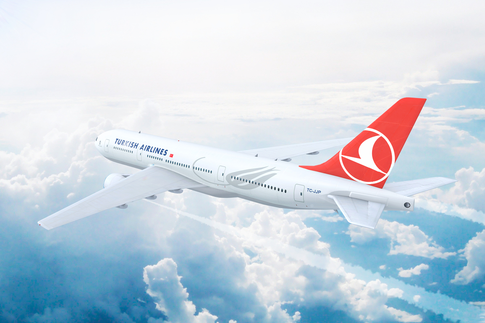 Istanbul,,Turkey,-,August,17:,Turkish,Airlines,Boeing,777,On NOVÁ LINKA: Turkish Airlines začnú lietať z Katovíc a my máme mega akciu na Zanzibar za 489€!