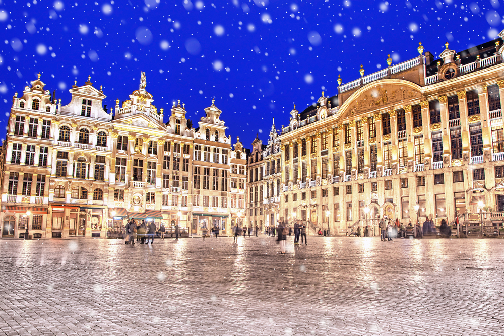 Grand,Place,In,Brussels,On,A,Snowy,Winter,Night,,Belgium brusel