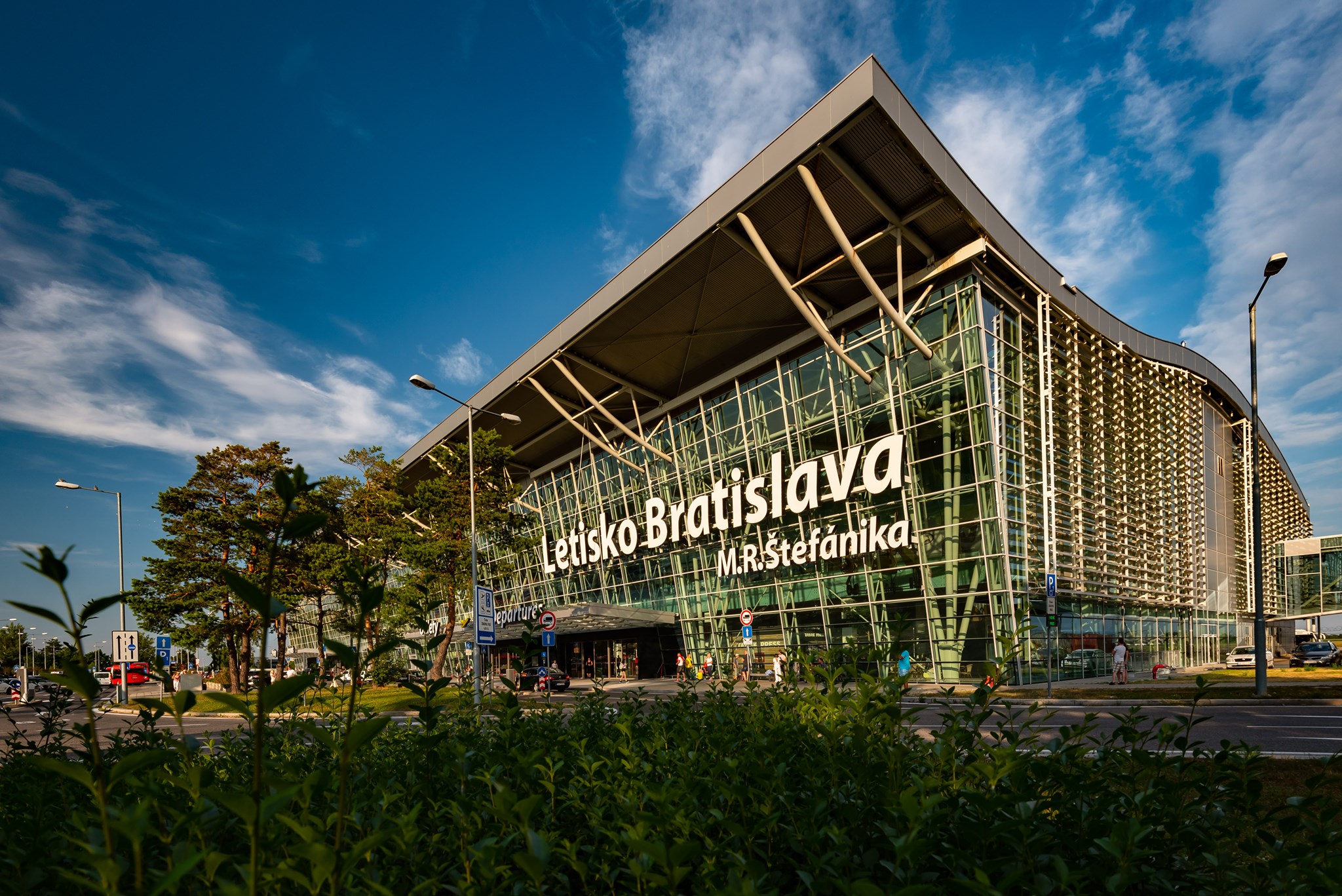 Rýchly prechod k bezpečnostnej kontrole: využi službu fast track pre rýchlejšie odbavenie