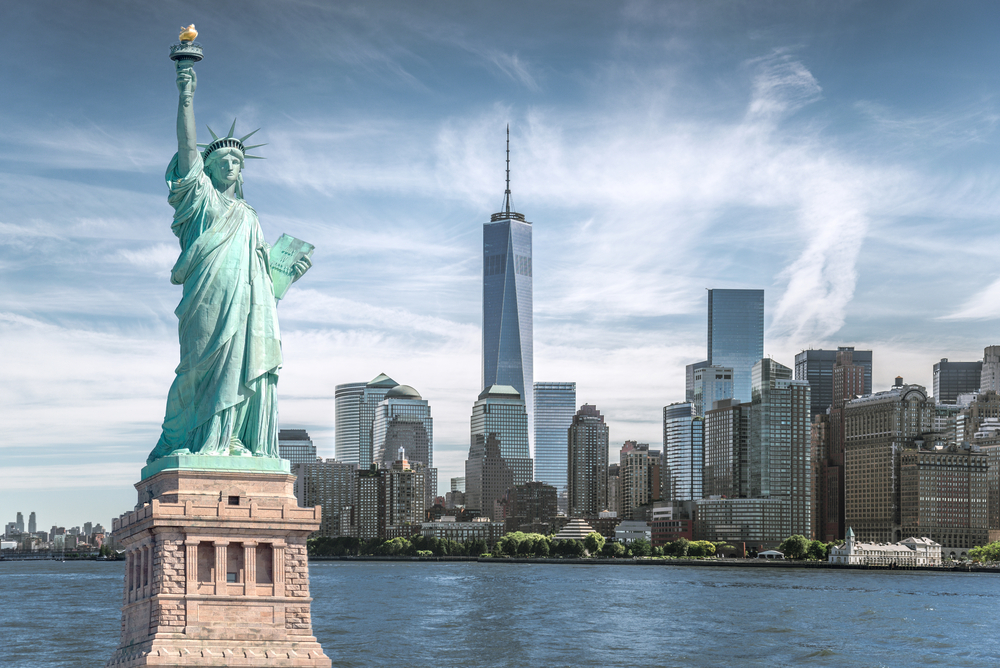 The,Statue,Of,Liberty,With,World,Trade,Center,Background,,Landmarks new york socha slobody