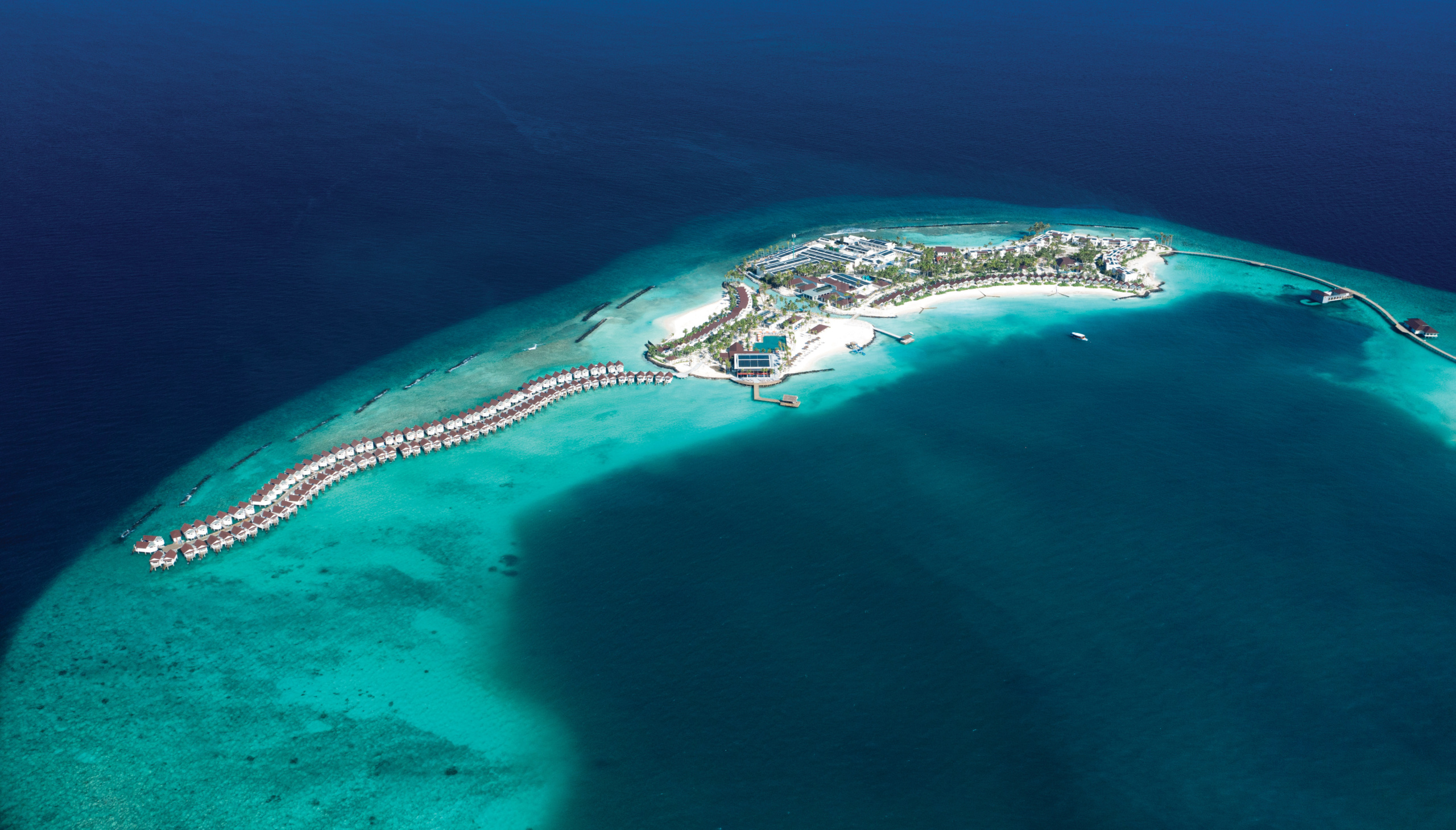 OBLU Xperience Ailafushi - Aerials and Generic - Full Island 01 OBLU XPERIENCE Ailafushi: novučičký maldivský rezort je ako stvorený pre rodinnú dovolenku