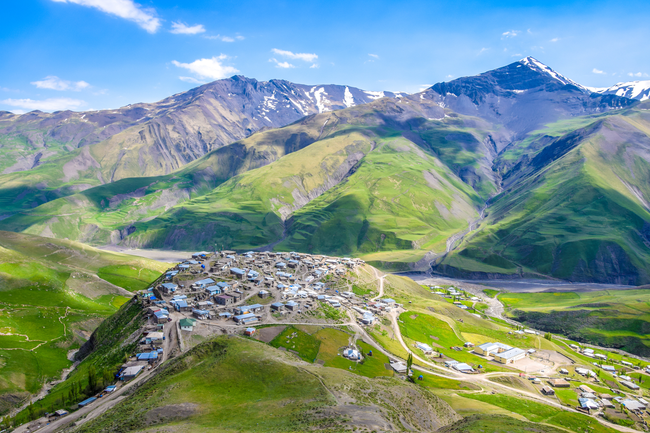 PONUKA DŇA: Azerbajdžan za 8 dní so sprievodcom teraz za 979€!