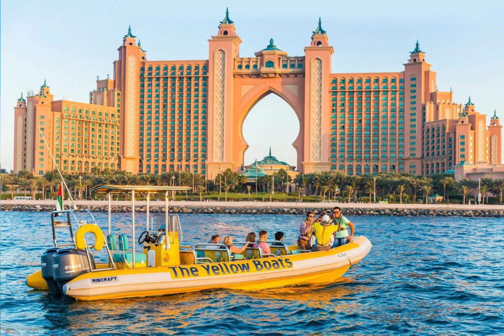 yellow boat dubaj