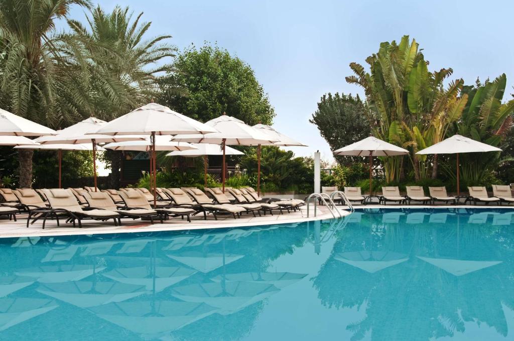 dubaj hilton bazen