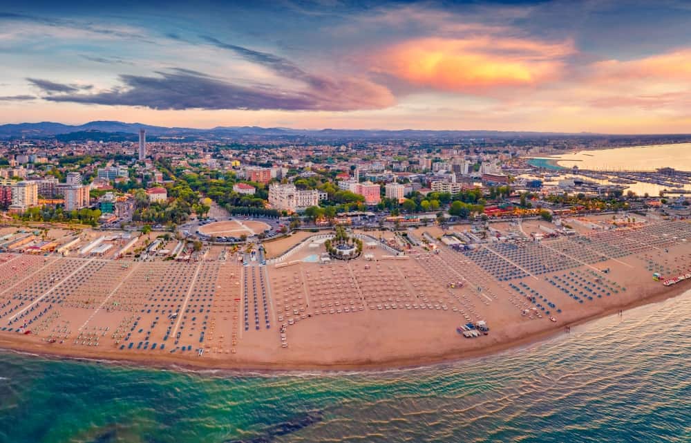PONUKA DŇA: Cool hotel v Rimini s raňajkami a letenkami za 419€!