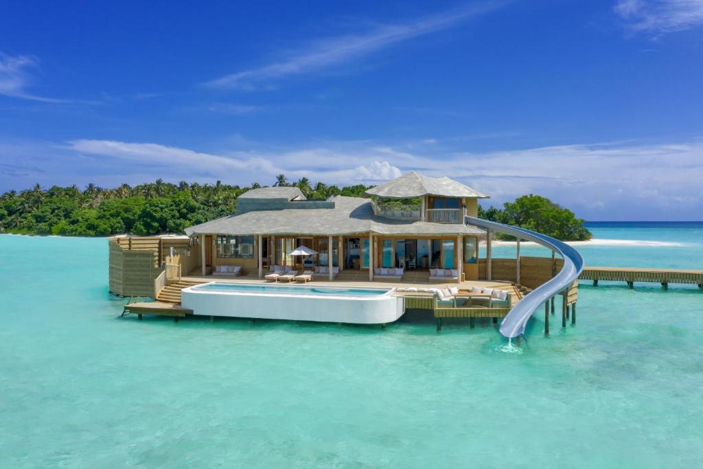 Soneva Fushi Resort chatka s tobogánom