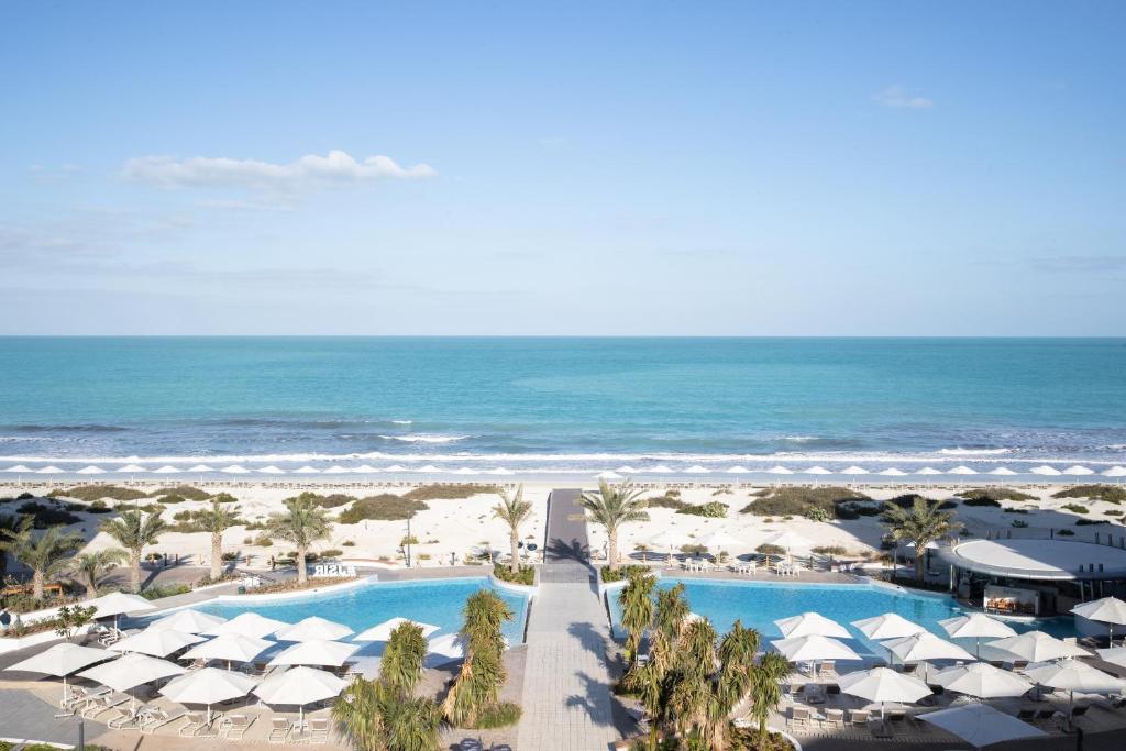 PONUKA DŇA: Abu Dhabi s letenkami a 5*hotelom na jednej z najkrajších pláží v Emirátoch od 769€