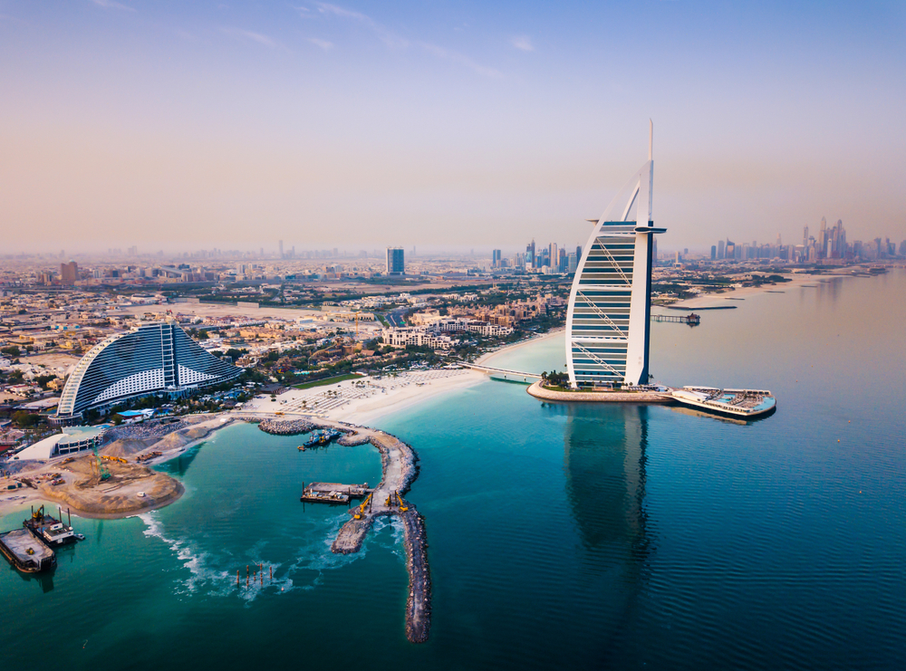 Burj,Al,Arab,Luxury,Hotel,And,Dubai,Marina,Skyline,In Dubaj má nový ekologický megaprojekt zameraný na ochranu oceánov