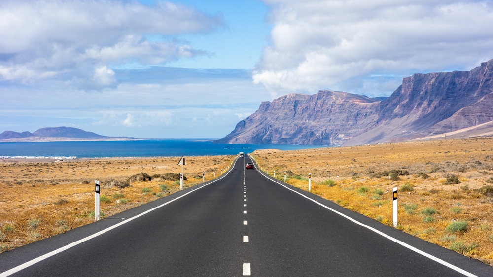 Great,View,To,The,Chinijo,Archipelago,And,The,Famara,Range, Lanzarote. Perla Kanárskych ostrovov čaká na tvoju objaviteľskú dušu
