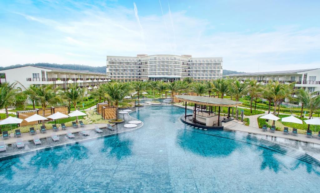 sol by melia phu quoc hotel bazeny