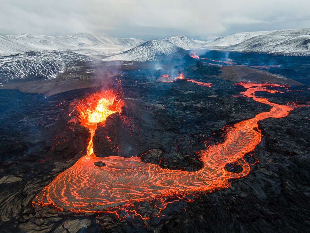 Na Islande opäť došlo k erupcii. Desiata erupcia za tri roky láka dobrodruhov