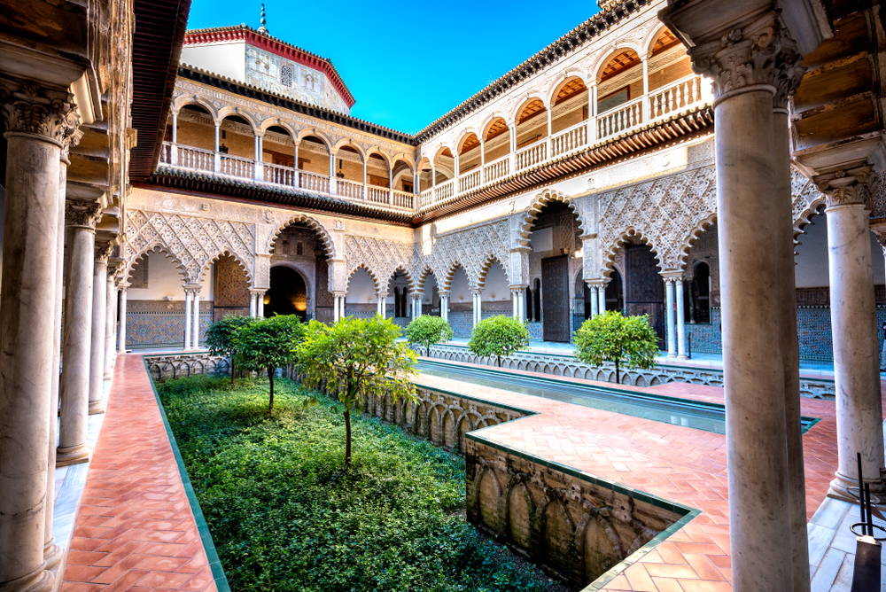 Seville,,Spain:,Real,Alcazar,In,Seville.,Patio,De,Las,Doncellas Novinka z Viedne. Ako sa lieta do Seville na krídlach Austrian Airlines?