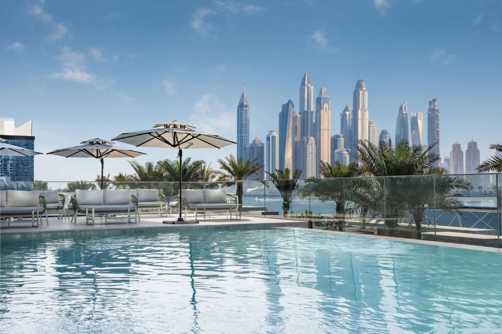 radisson-dubaj-bazen MEGA: Dubaj s letenkami a hotelom od 369€!