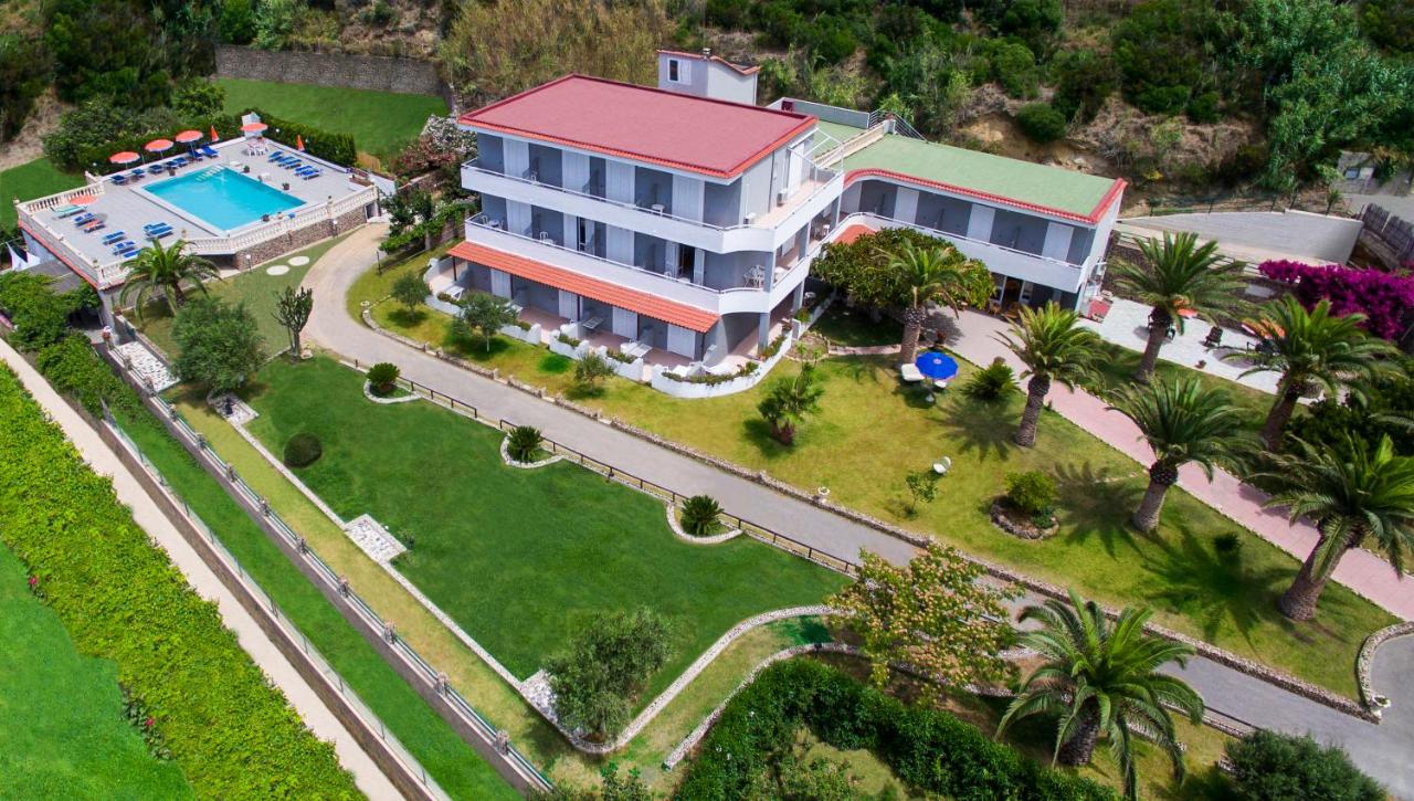 134028370 PONUKA DŇA: Ischia s letenkami, hotelom a raňajkami na 5 dní od 399€!