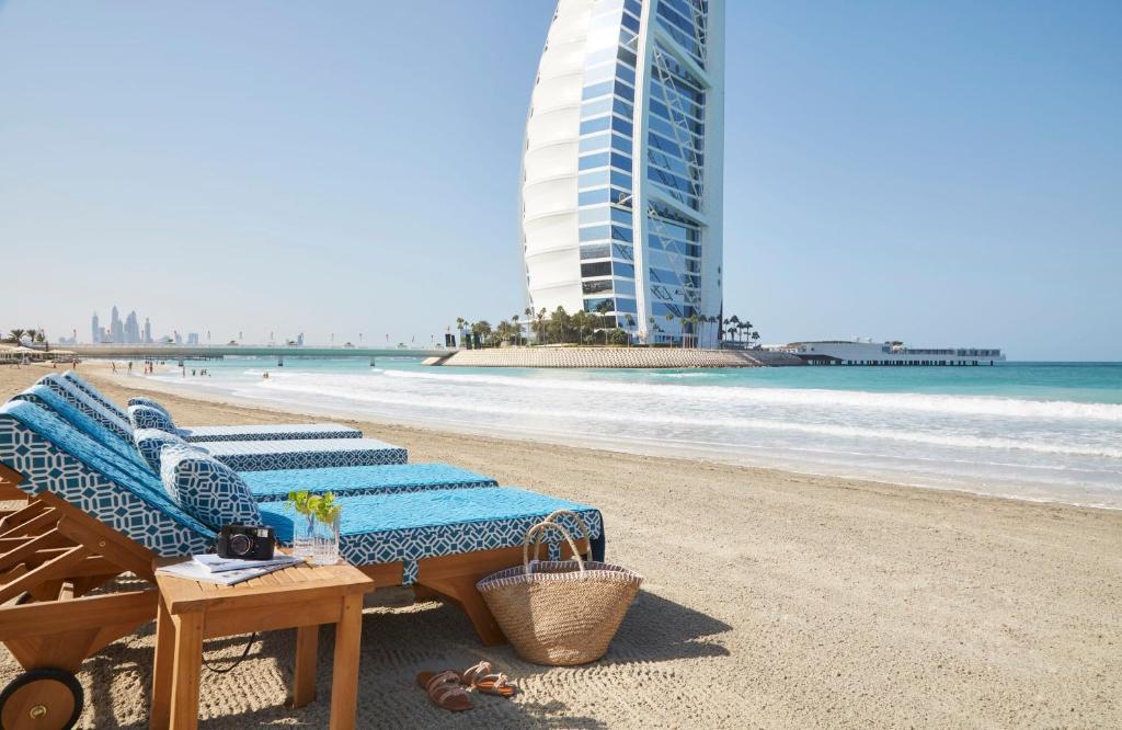 dubaj-jumeirah-beach-hotel-plaz Ani rakety ich neodradili. Slováci sa Dubaja nevzdali – predaj leteniek vyskočil o 66%