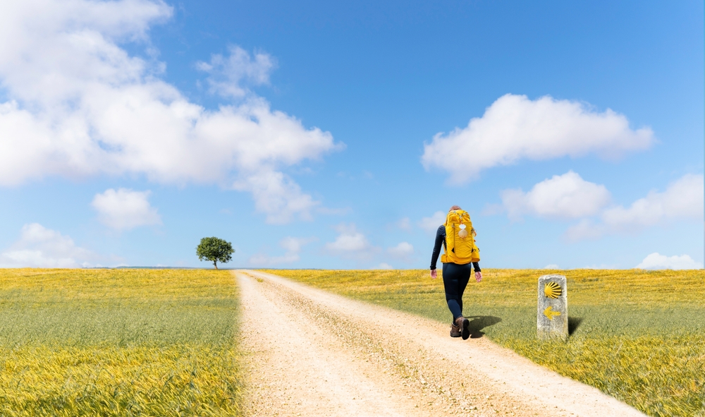 turista na camino de santiago