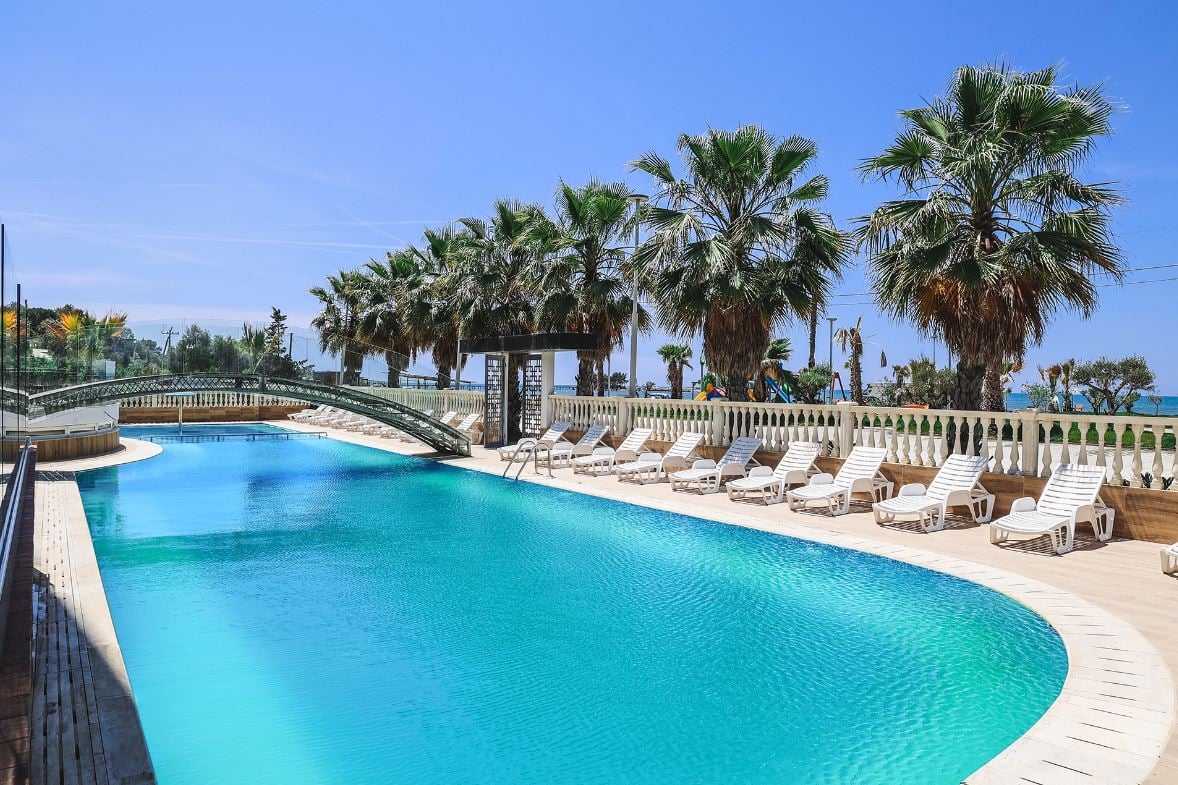 PONUKA DŇA: 4* all inclusive Albánsko s letenkami, hotelom a súkromnu plážou za 566€!