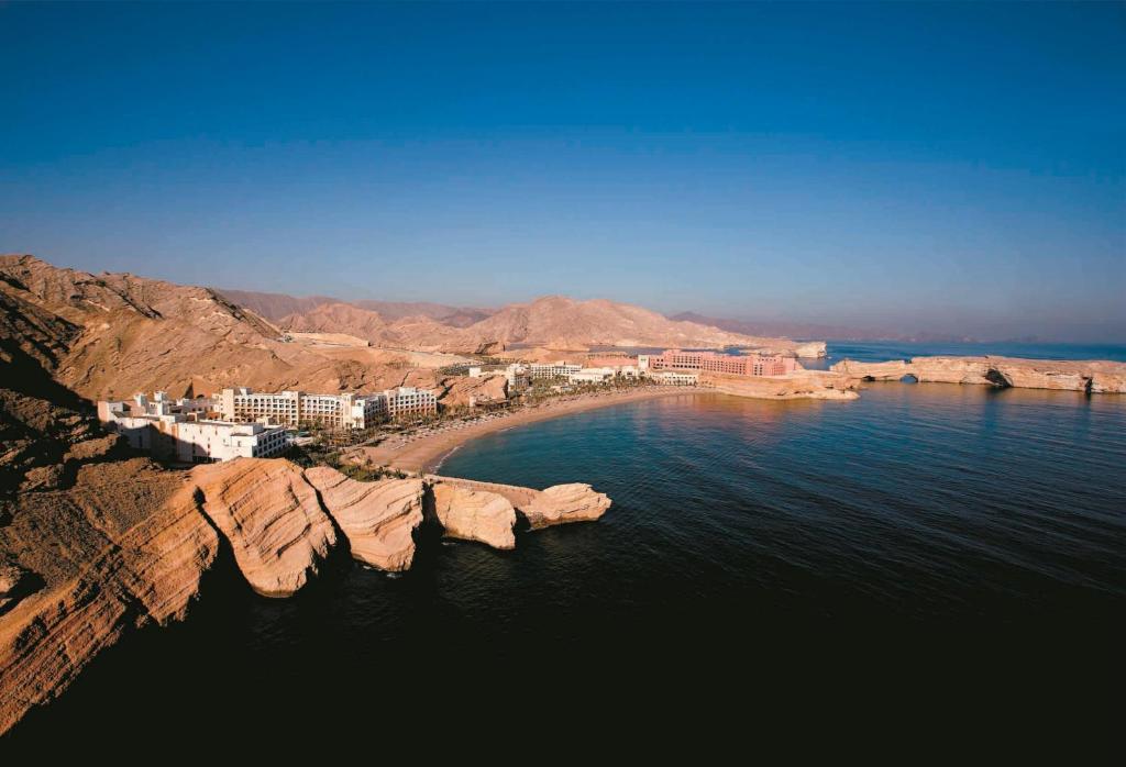 oman shangri la barr panorama PONUKA DŇA: All inclusive Omán s odletom z Bratislavy a 5* rezortom od 1399€