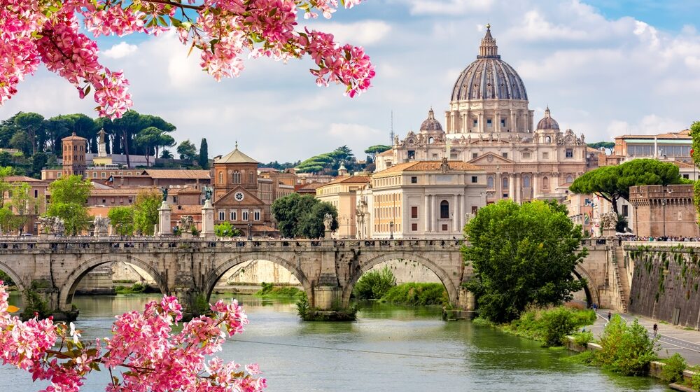 St,Peter's,Basilica,In,Vatican,And,St.,Angel,Bridge,Over Veľká noc 2026: vybrali sme 3 peckové pobyty od 449€