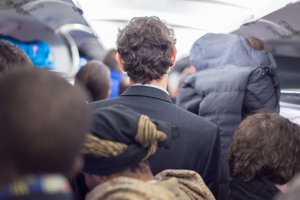 Peoplle,Disebarking,The,Airplane. Turecko zavádza prísnejšie pravidlá v lietadlách: Za unáhlené vstávanie po pristátí hrozí postih