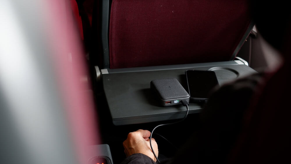 Power banka na palube lietadla: aký je limit a na čo všetko si dať pozor?