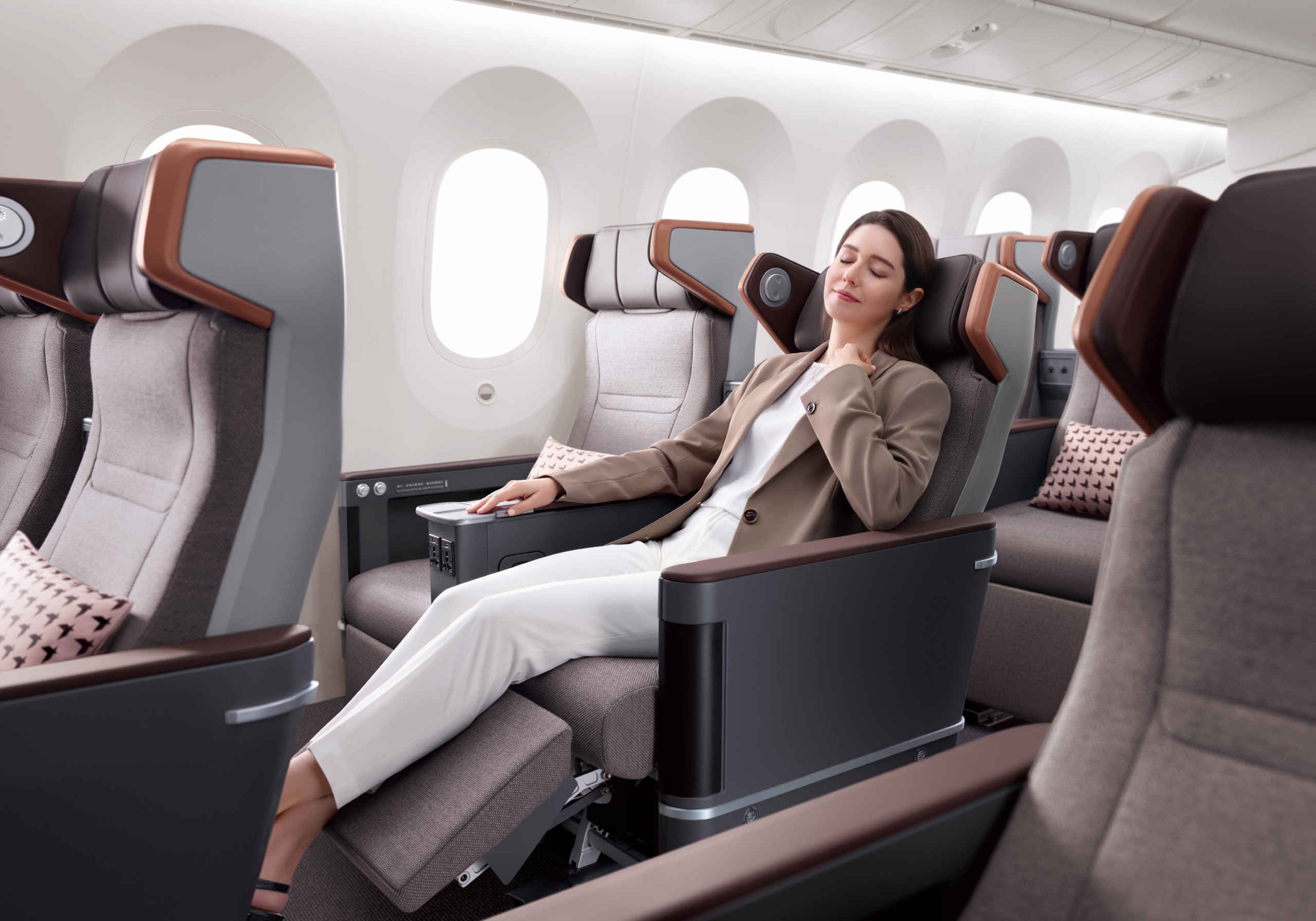 女商務客休息 S Viac pohodlia na ceste do Ázie: EVA Air zavádza prémiovú ekonomickú triedu na trase do Viedne