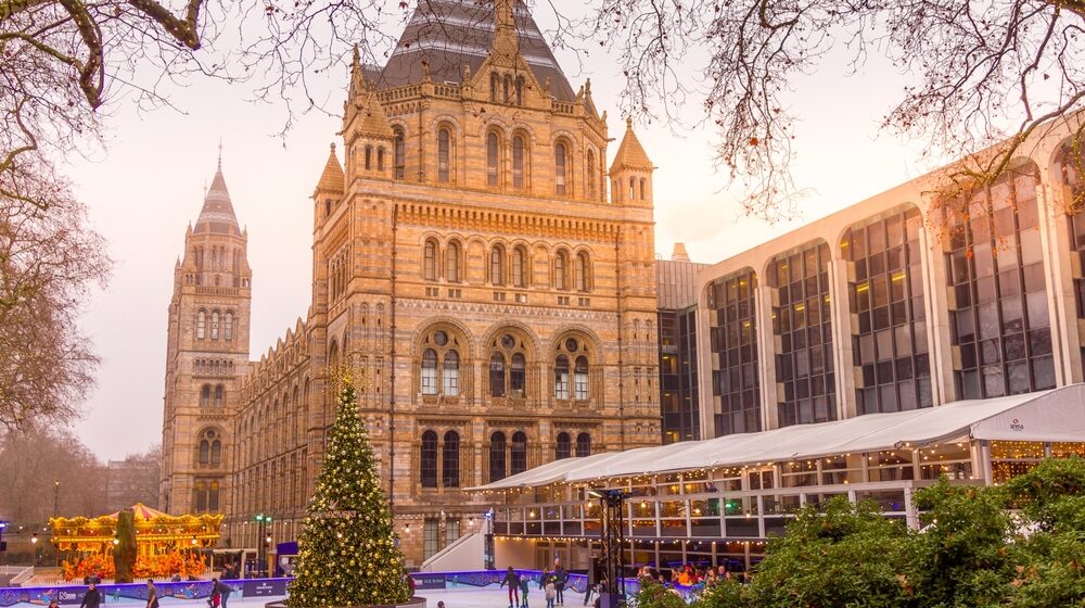 London,,England,-,17,December,,2016:,People,In,The,Christmas korculovanie na lade v londyne