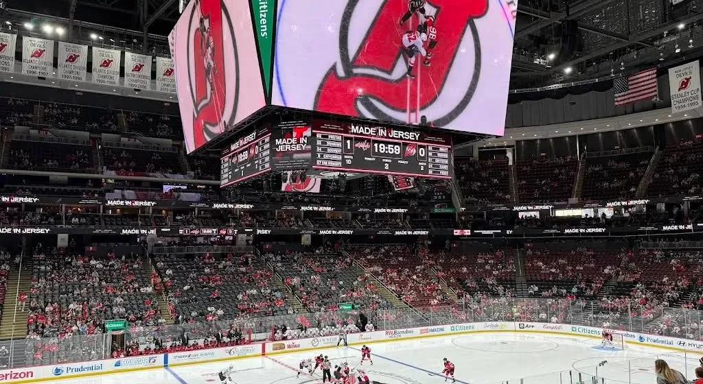 iltnjdevilse44ruZ29Xd.jpg Zažite New York a NHL so Šimonom Nemcom: Manhattan, hokej a nezabudnuteľné zážitky