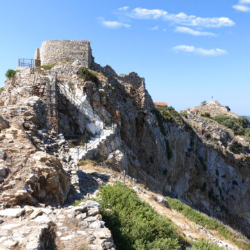 Photo,From,Abandoned,Magnificent,Old,Castle,Of,"kastro",With,Great Ostrov, ktorý tento rok zaujal najviac Slovákov (prinášame to najlepšie z roku 2025)