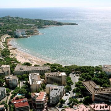 Zaži Katalánsko: Španielska Costa Dorada s letenkami, 3* hotelom a polpenziou od 411€