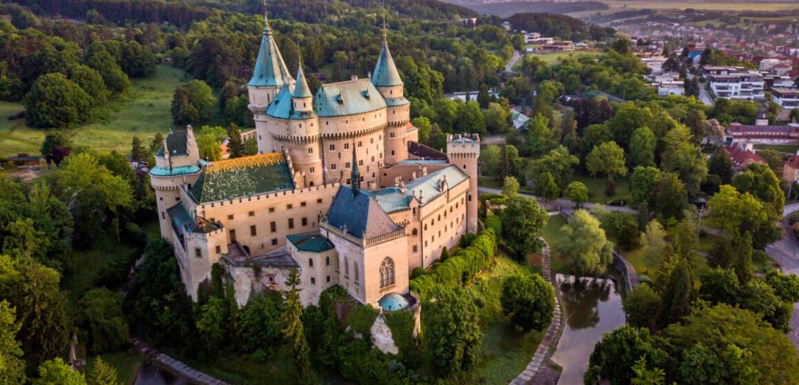 bojnice_zamok_vyhlad PONUKA DŇA: Letný víkend v 4* hoteli Bojnický Vínny Dom od 159€