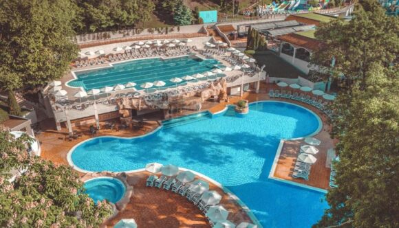 bulharsko-bolero-bazeny PONUKA DŇA: Ultra all inclusive Bulharsko s letenkami a 4* hotelom od 829€