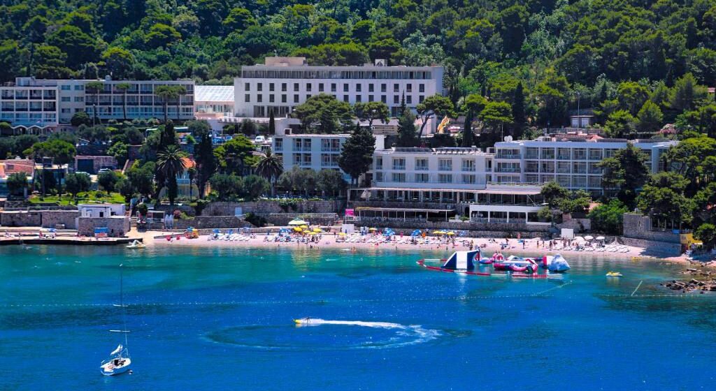 dubrovnik-uvala-plaz PONUKA DŇA: Dubrovník s letenkami a 4* hotelom kúsok od pláže od 509€