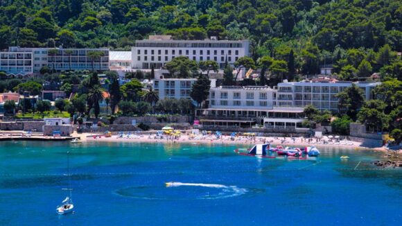 dubrovnik-uvala-plaz PONUKA DŇA: Dubrovník s letenkami a 4* hotelom kúsok od pláže od 509€